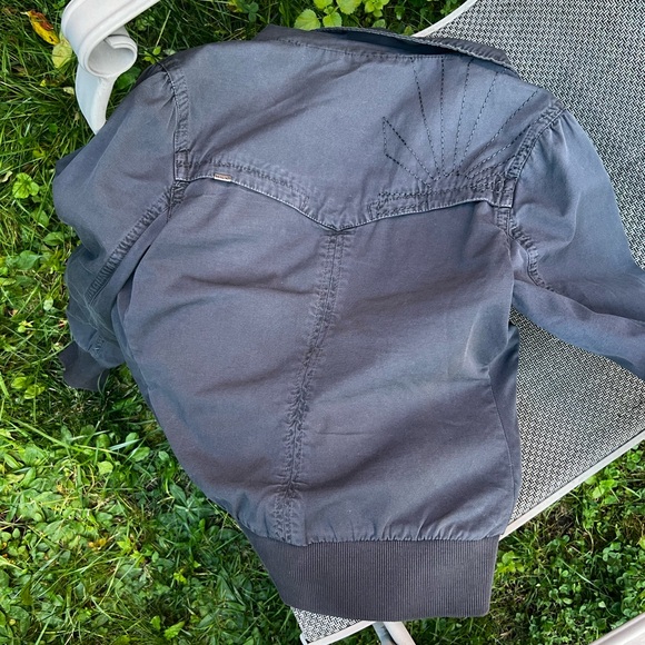 Bench Jacket - Picture 7 of 7